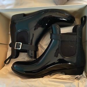 BNWT Marc Fisher rain booties